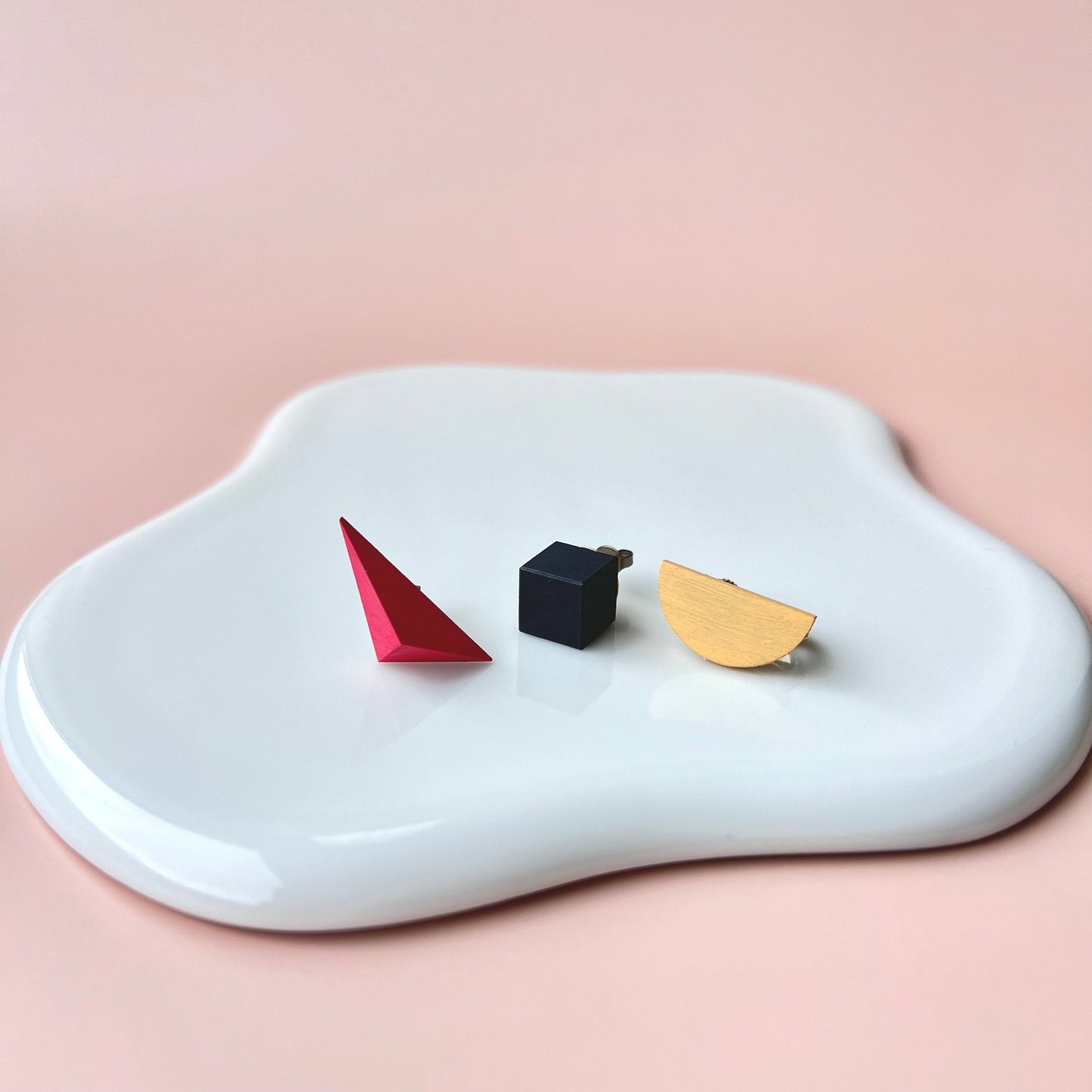 半円イヤリング エッグシェルグリーン