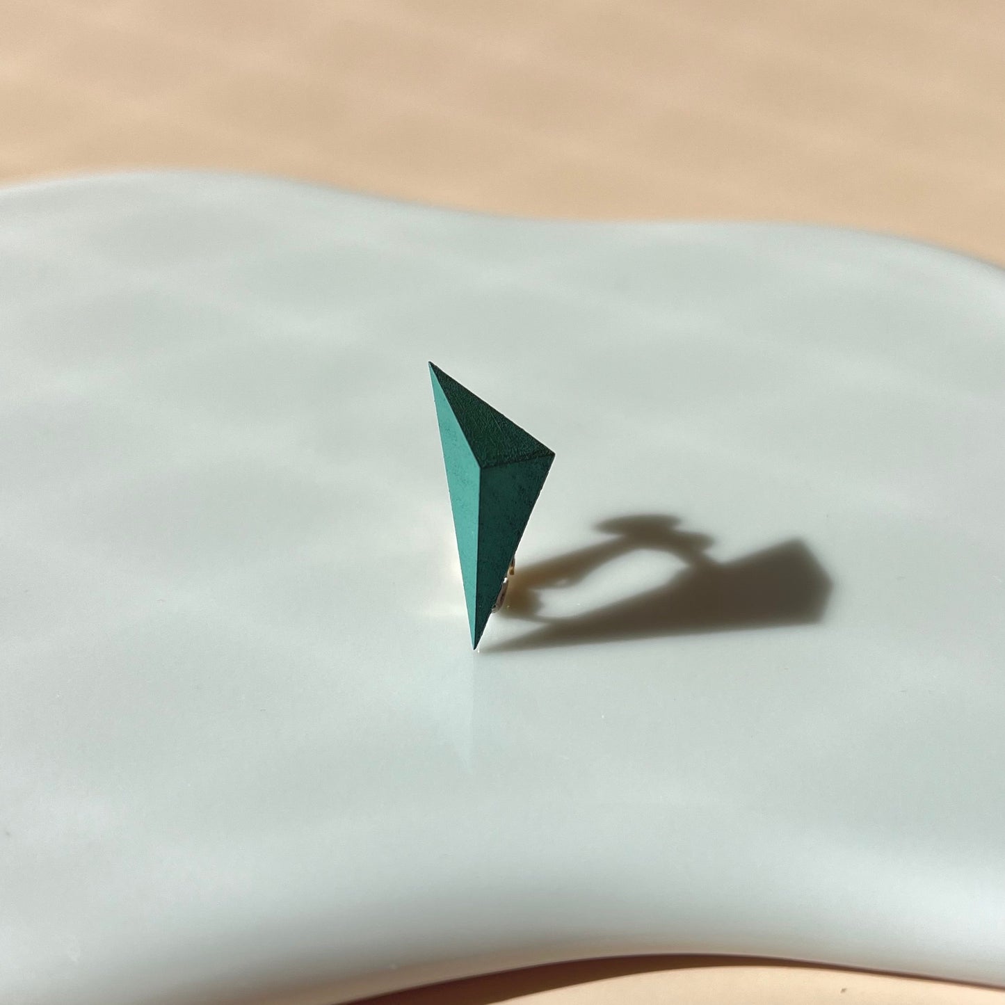 不等辺三角形イヤリング ターコイズ