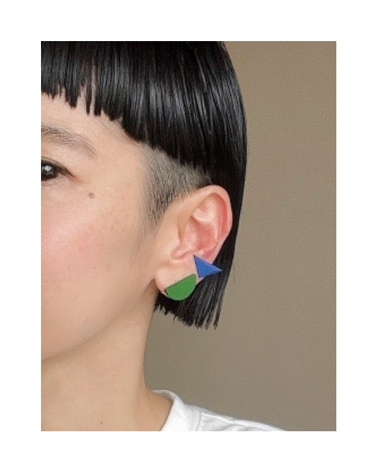 不等辺三角形ピアス シルバー