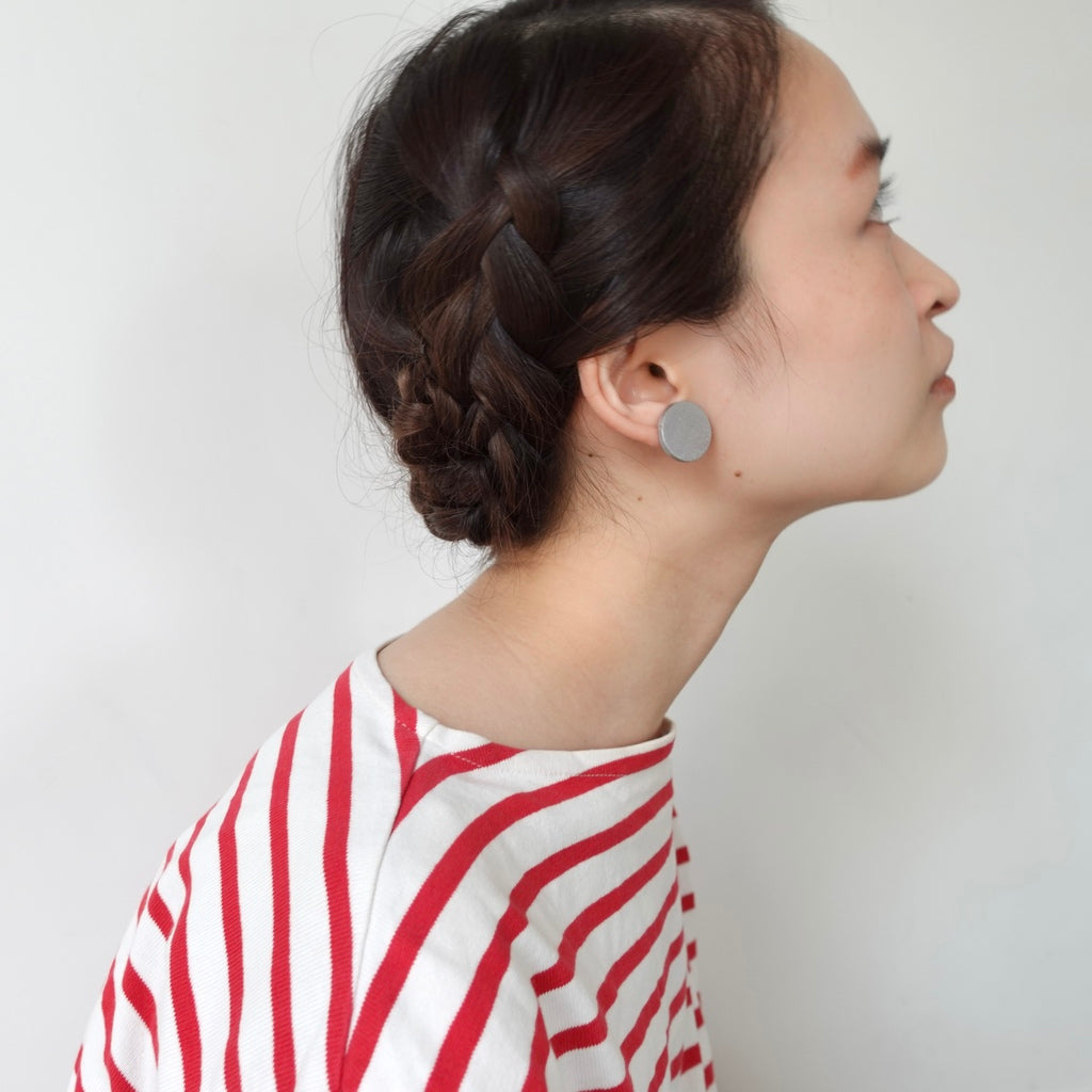 円形ピアス ホワイト
