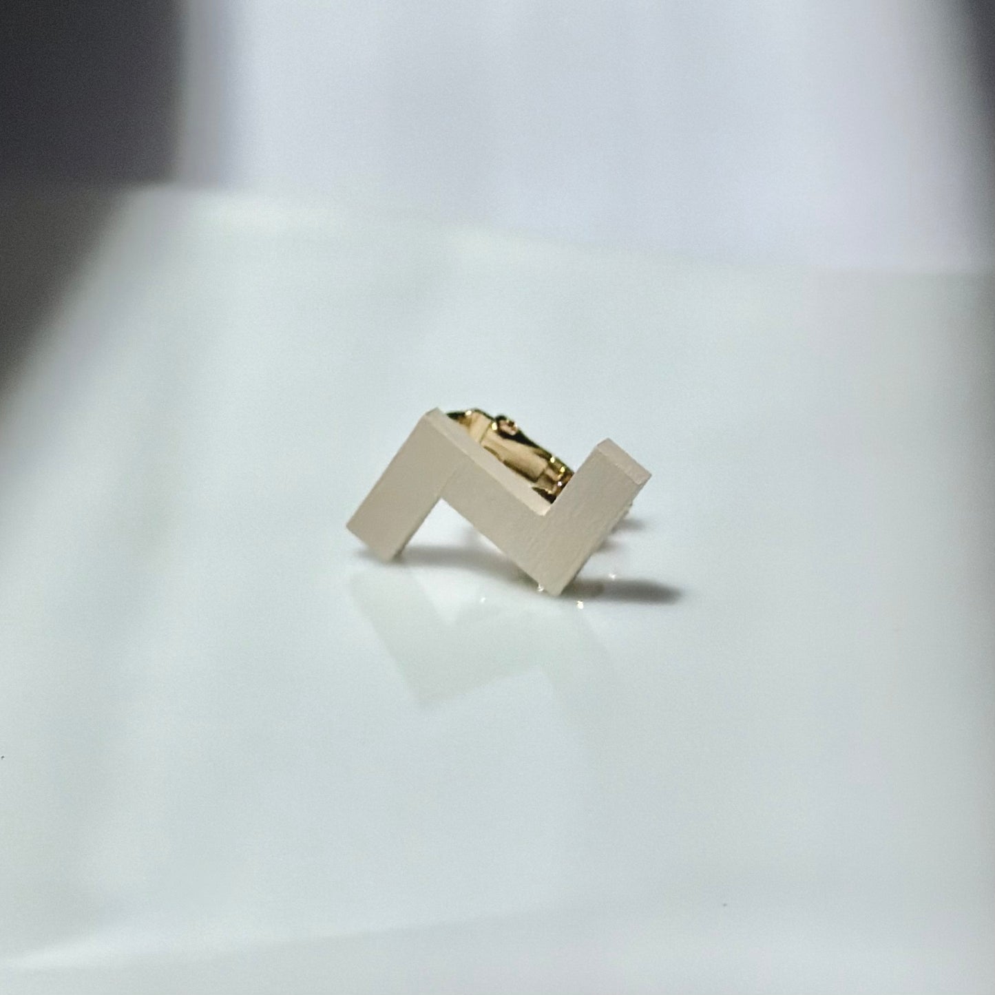 ステップイヤリング　クリーム