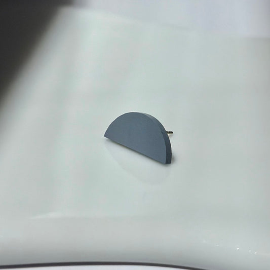 半円ピアス　スモークブルー