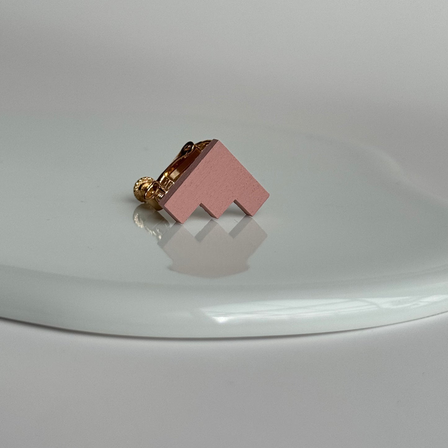 ステアーズイヤリング　シェルピンク