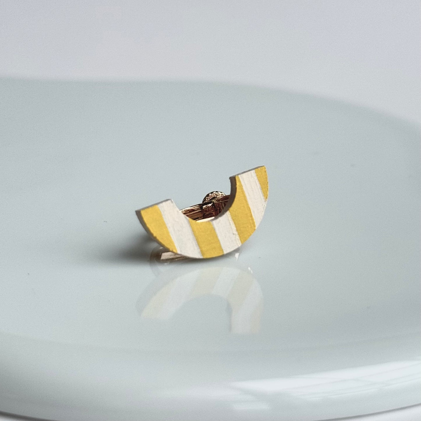 アーチイヤリング　ストライプ（イエロー×クリーム）