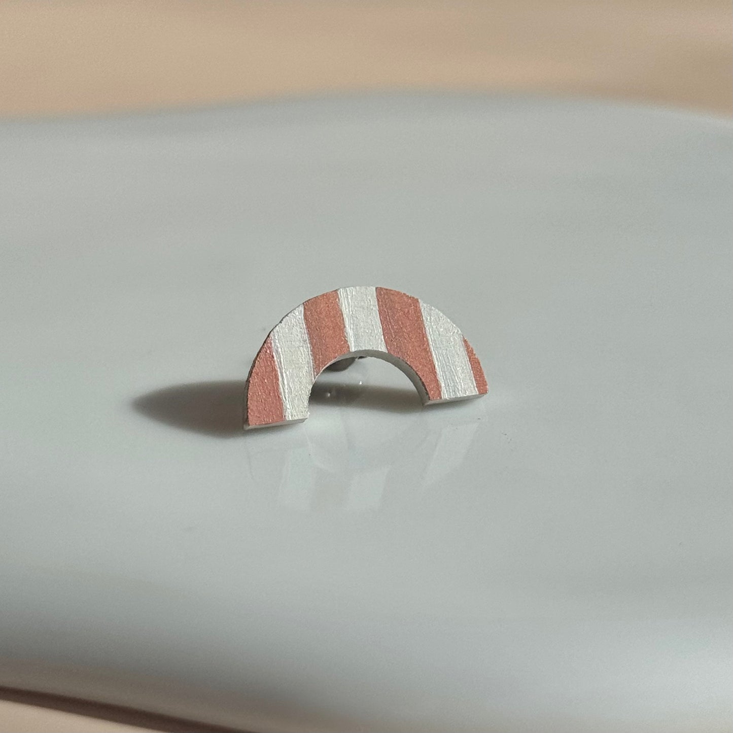 アーチピアス　ストライプ（ウォルナット×クリーム）