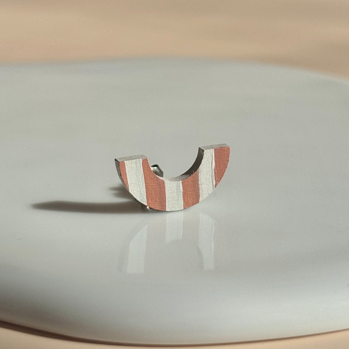 アーチピアス　ストライプ（ウォルナット×クリーム）