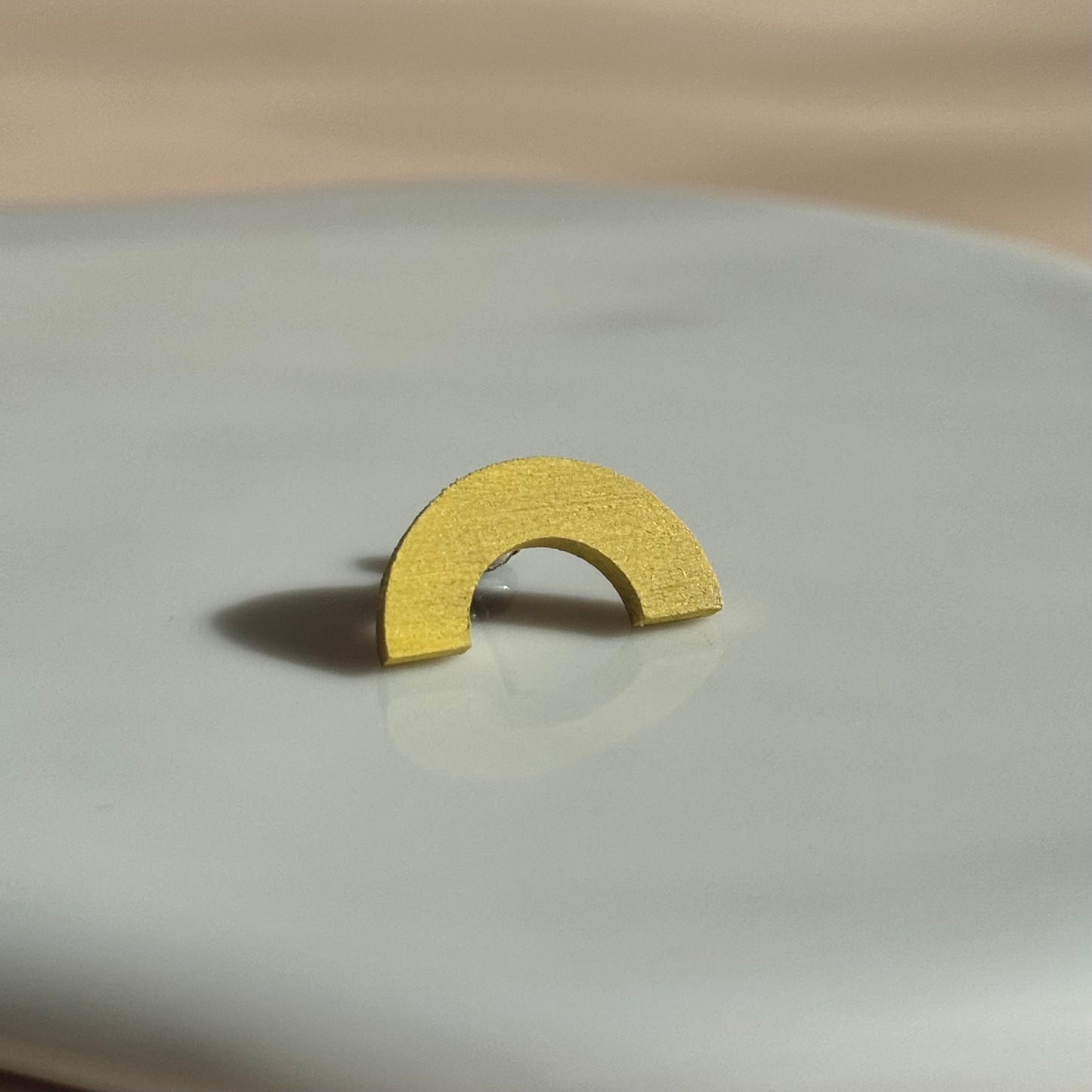 アーチピアス　クリームイエロー