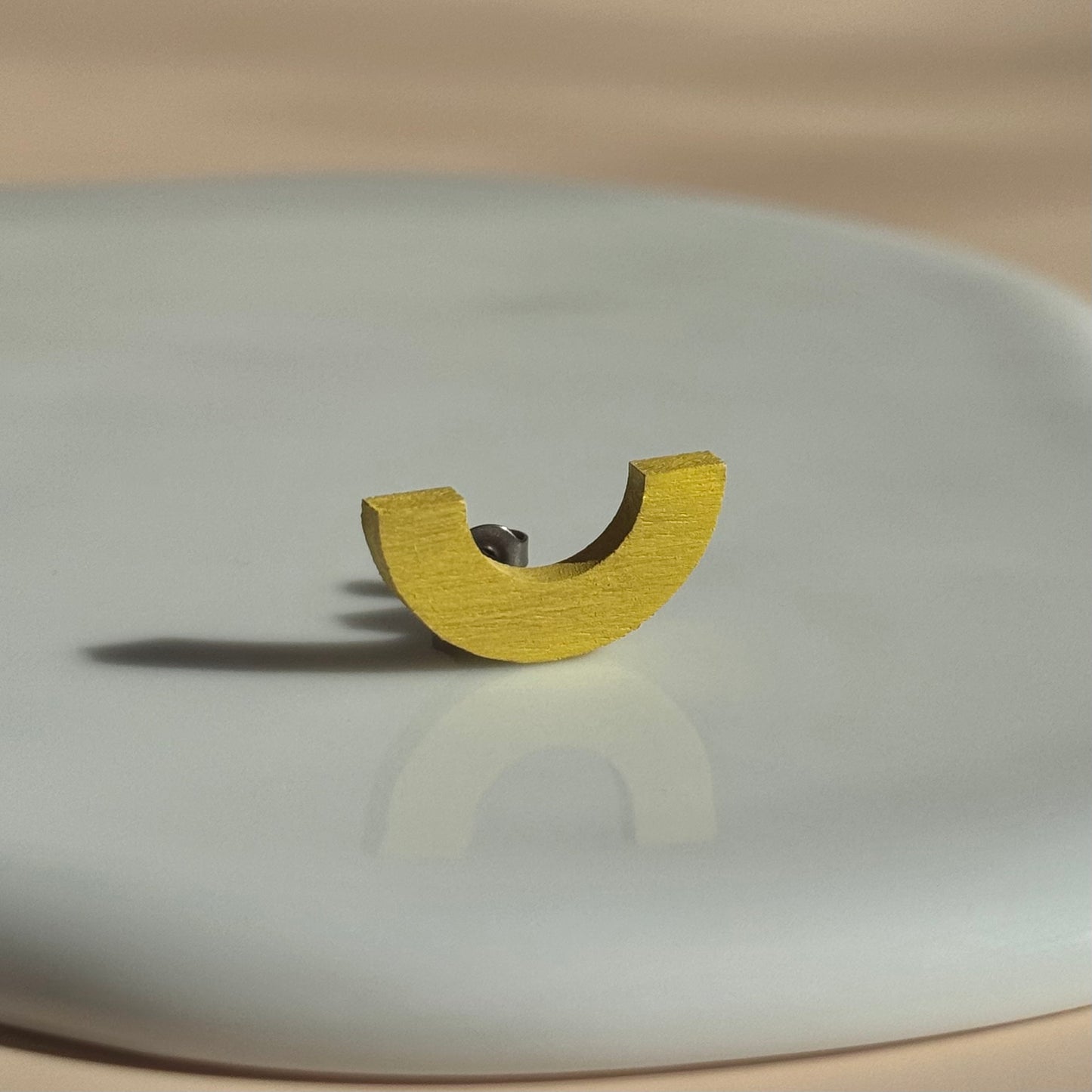 アーチピアス　クリームイエロー