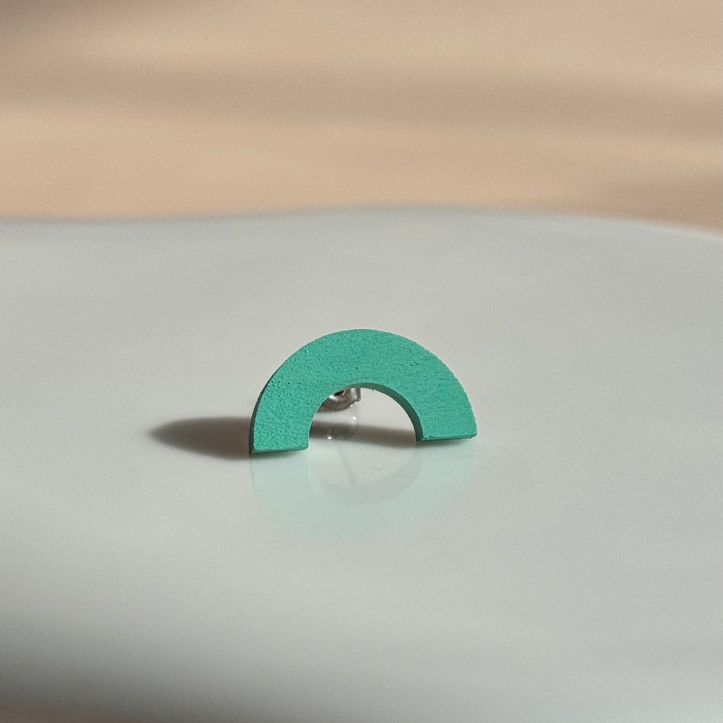 アーチピアス　エメラルドグリーン