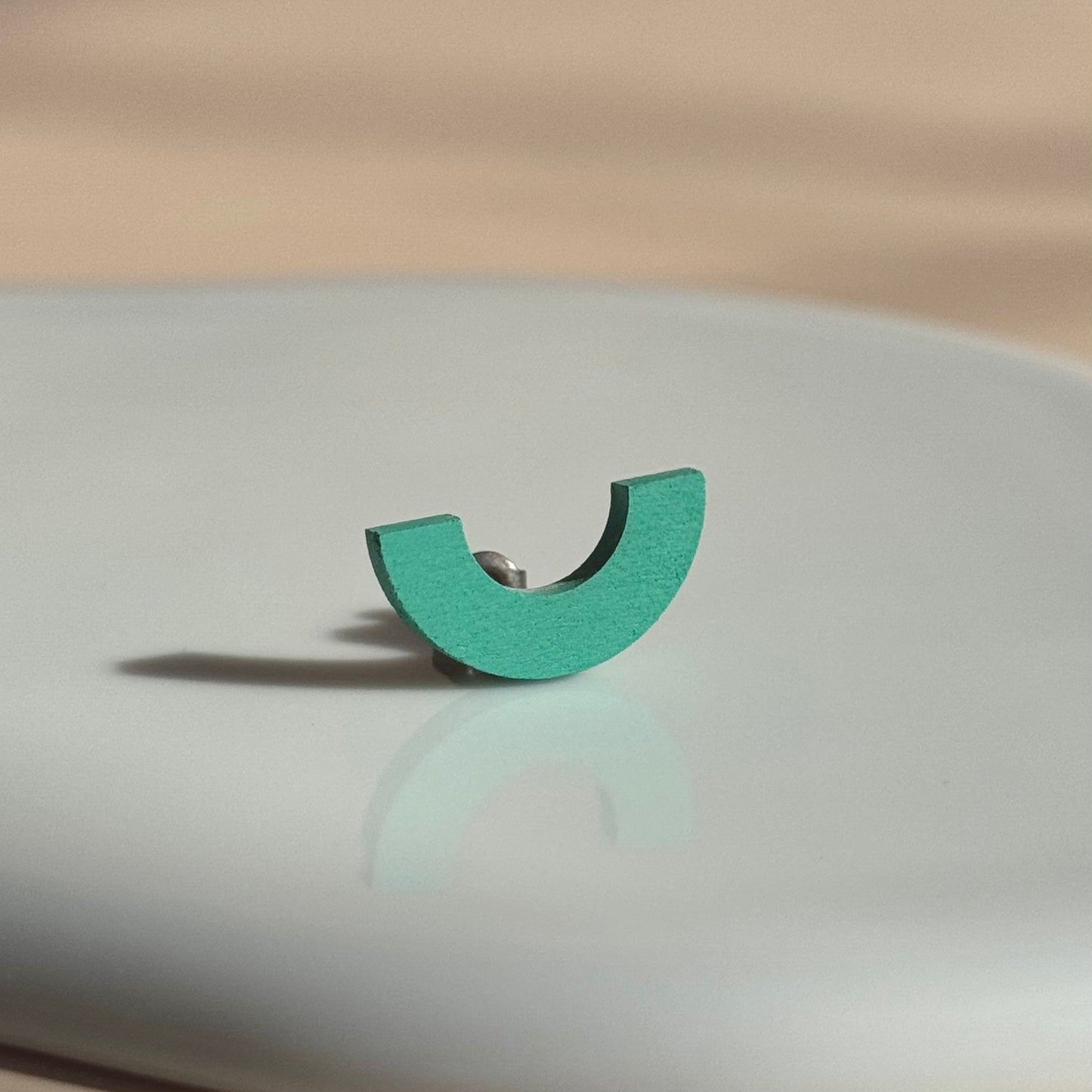 アーチピアス　エメラルドグリーン