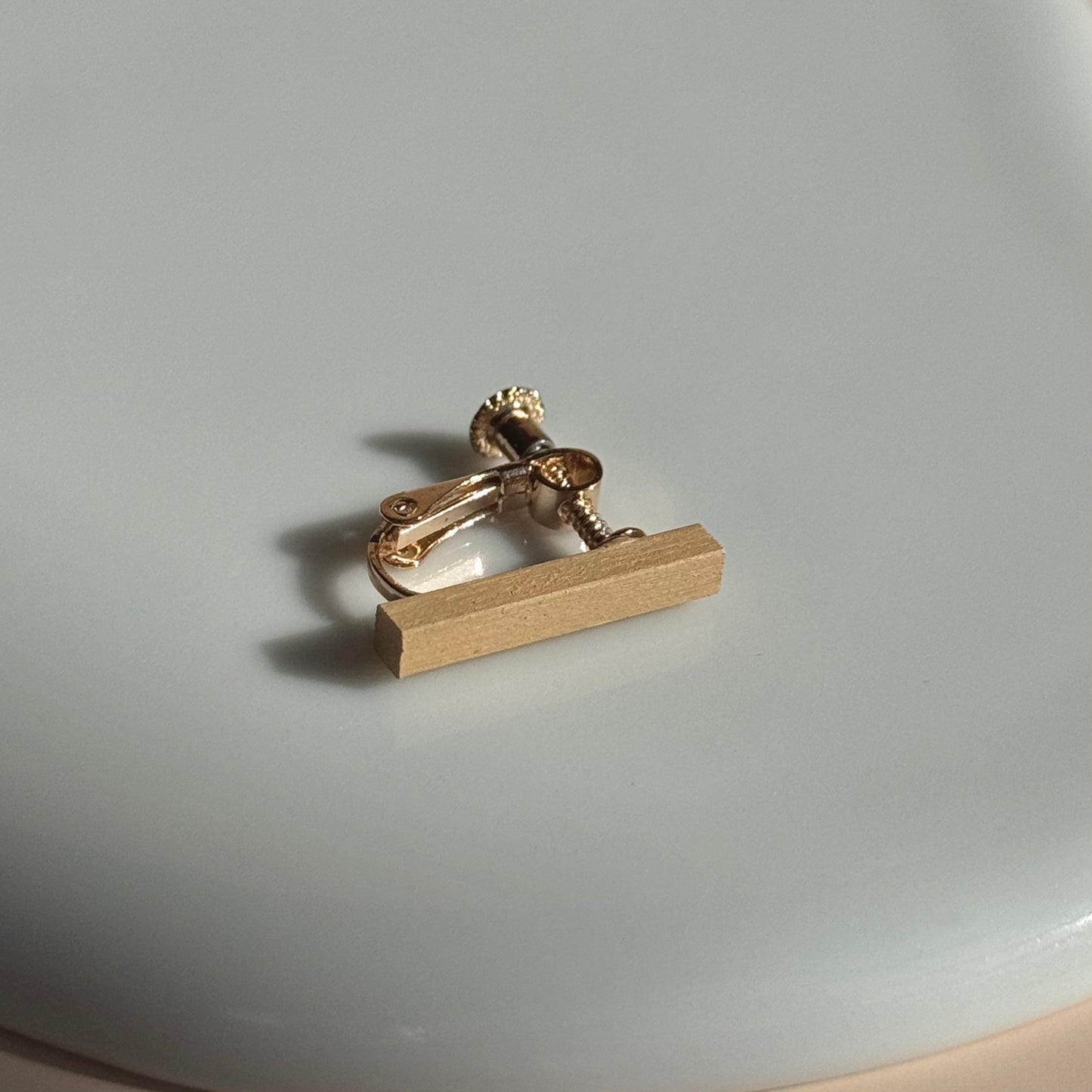 スティックイヤリング　ペールクリーム