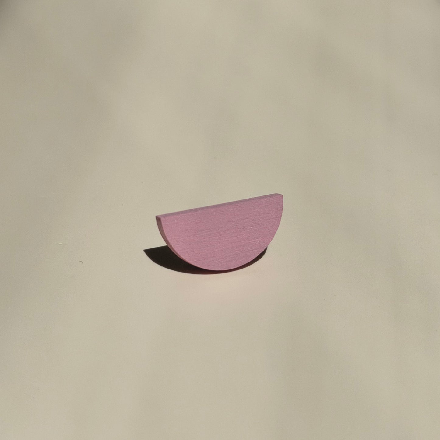 半円ピアス　ピンク