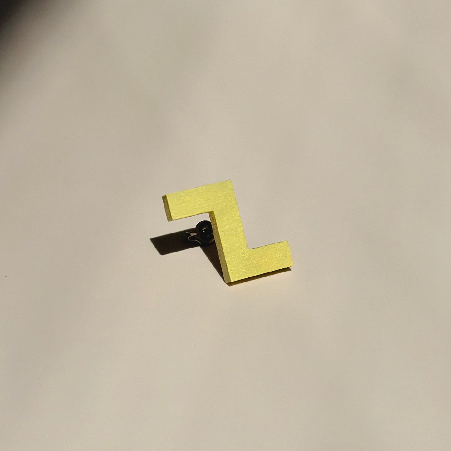 ステップピアス　クリームイエロー