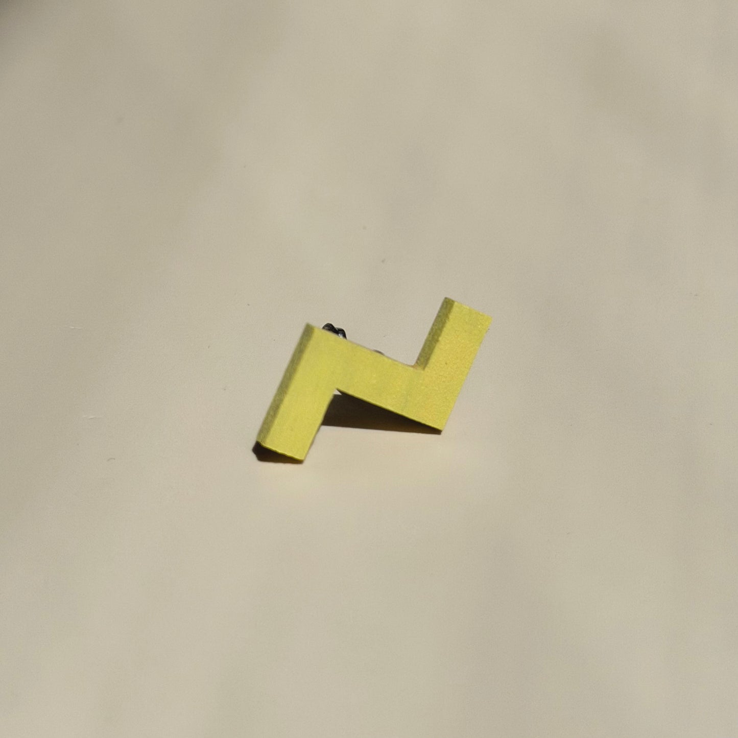 ステップピアス　クリームイエロー