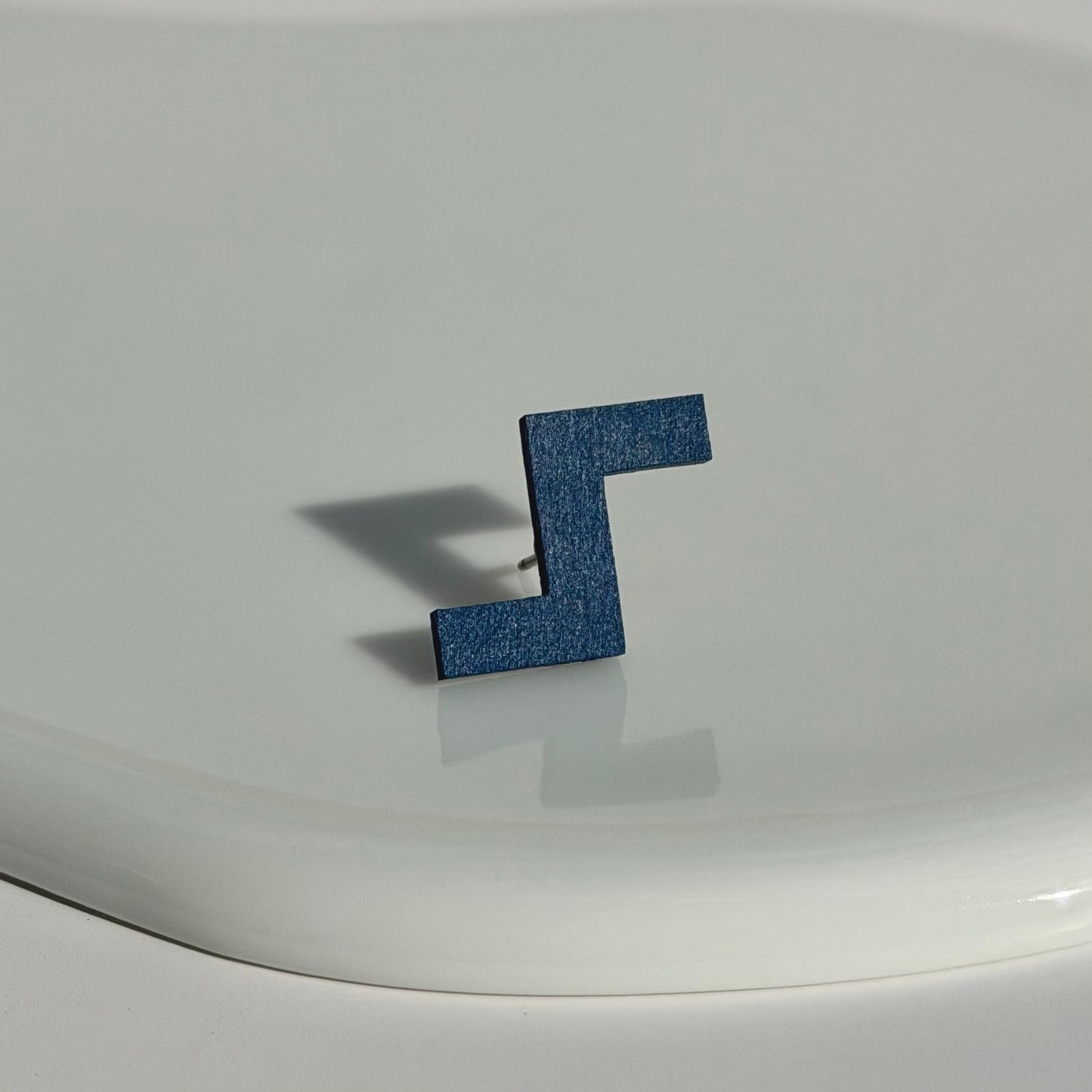 ステップピアス　ブルー