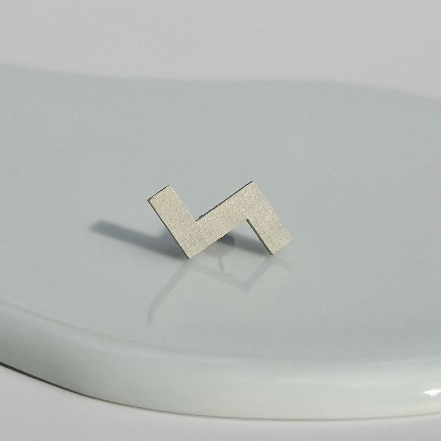 ステップピアス　ホワイト