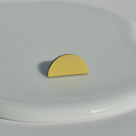 半円ピアス　ペールイエロー