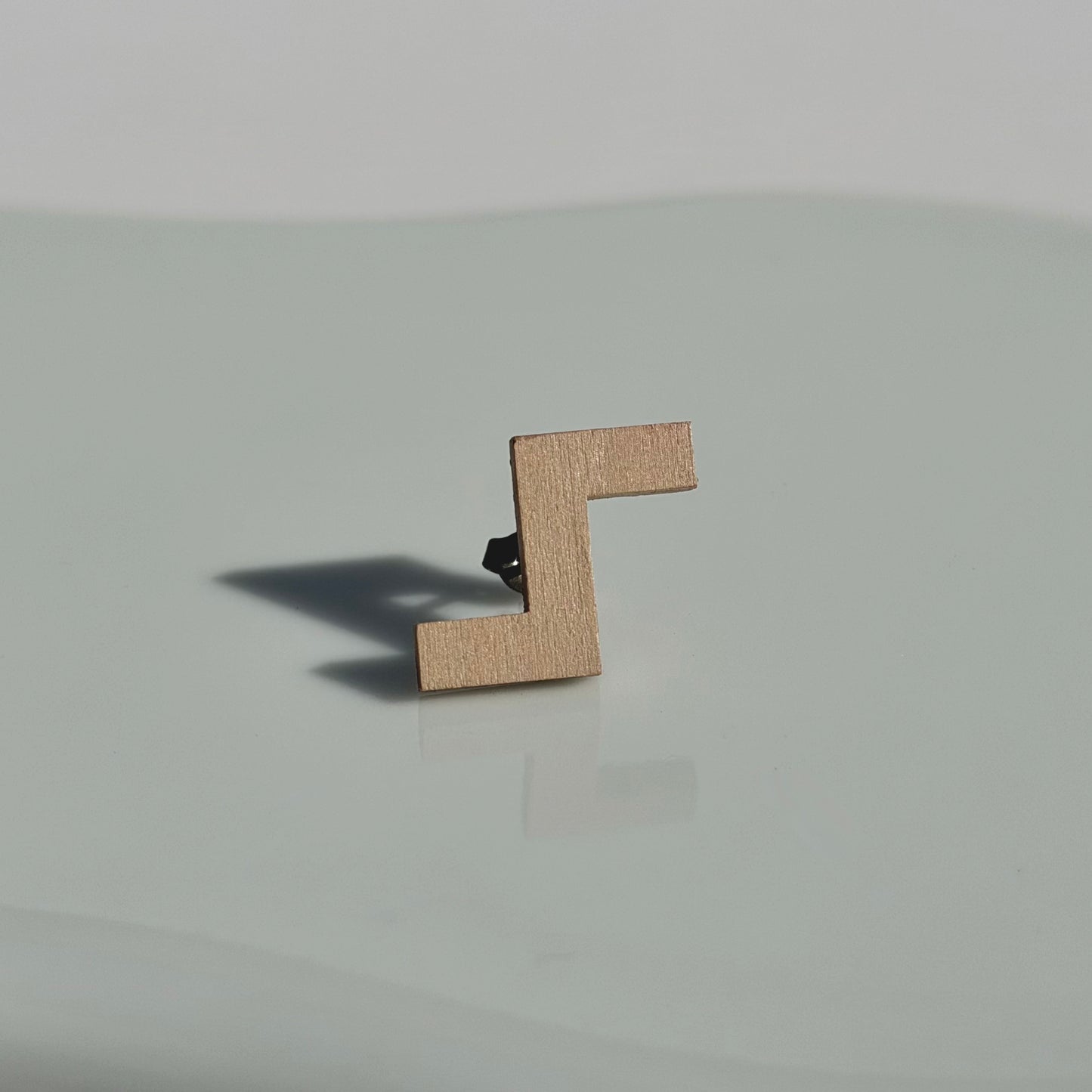 ステップピアス　ペールクリーム