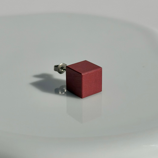 キューブピアスL　カーディナルレッド