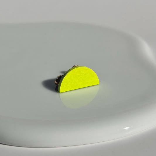 半円イヤリング　ネオンイエロー