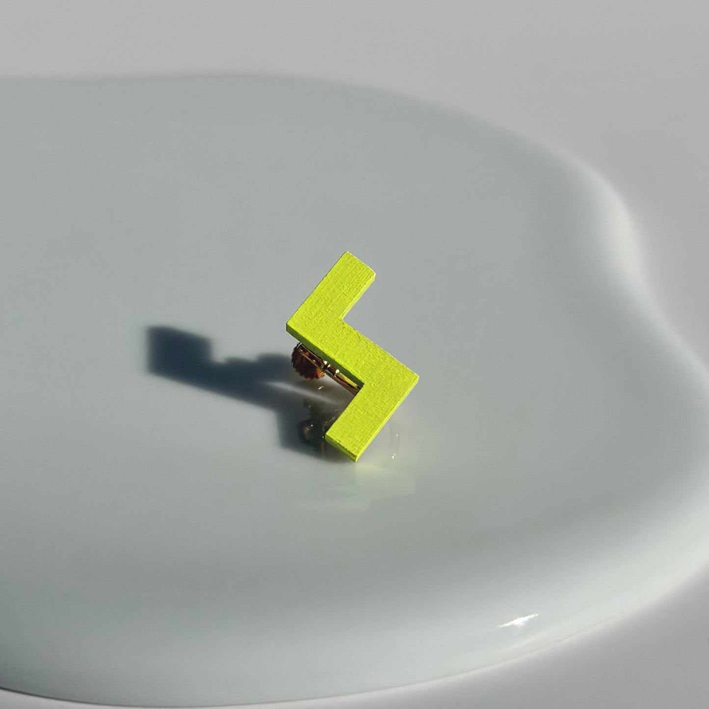 ステップイヤリング　ネオンイエロー