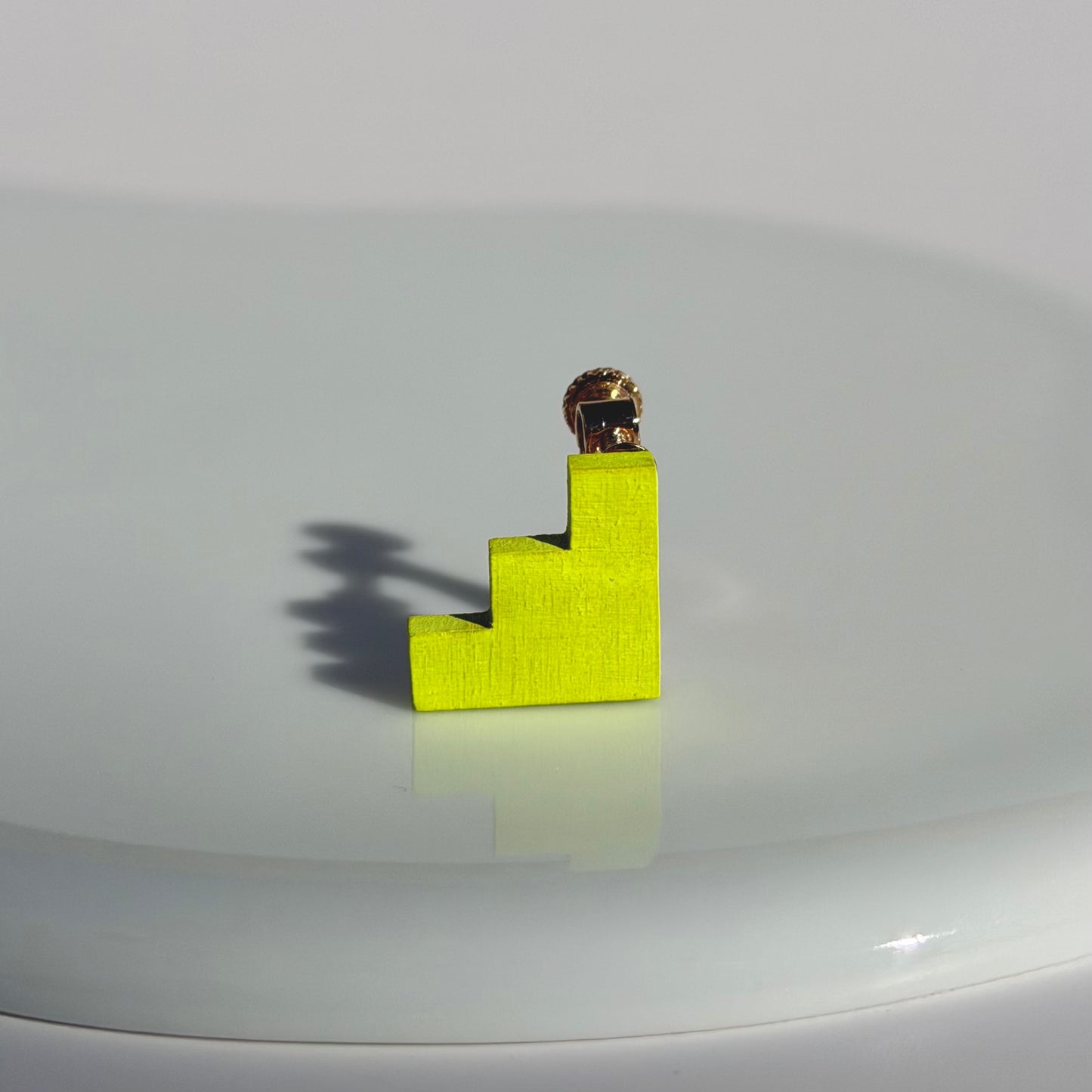 ステアーズイヤリング　ネオンイエロー